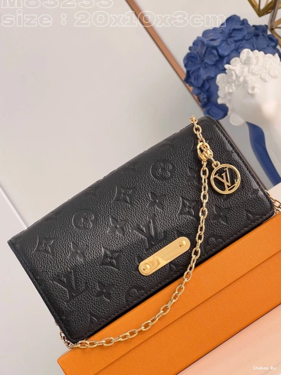 On Wallet Chain Lily LOUIS VUITTON 0729